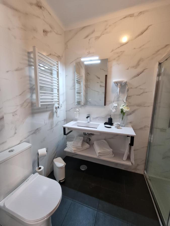 Apartmento Praia Da Dona Ana Lagos Luaran gambar