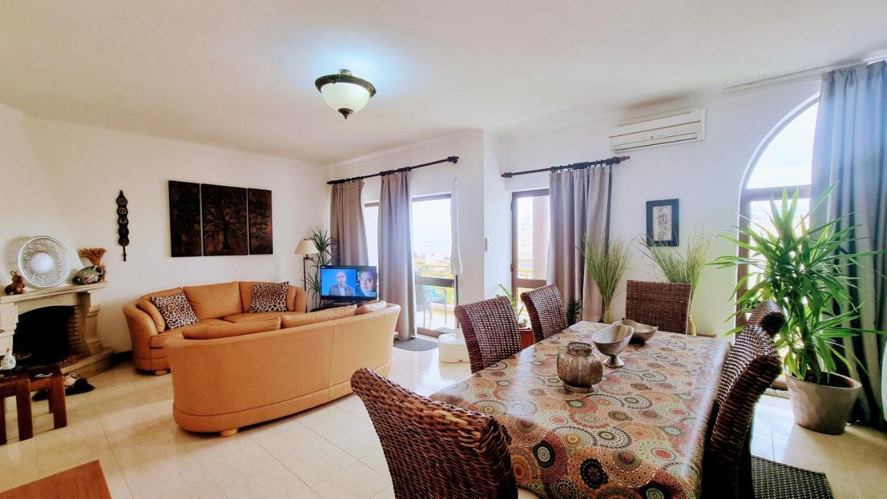 Apartmento Praia Da Dona Ana Lagos Luaran gambar