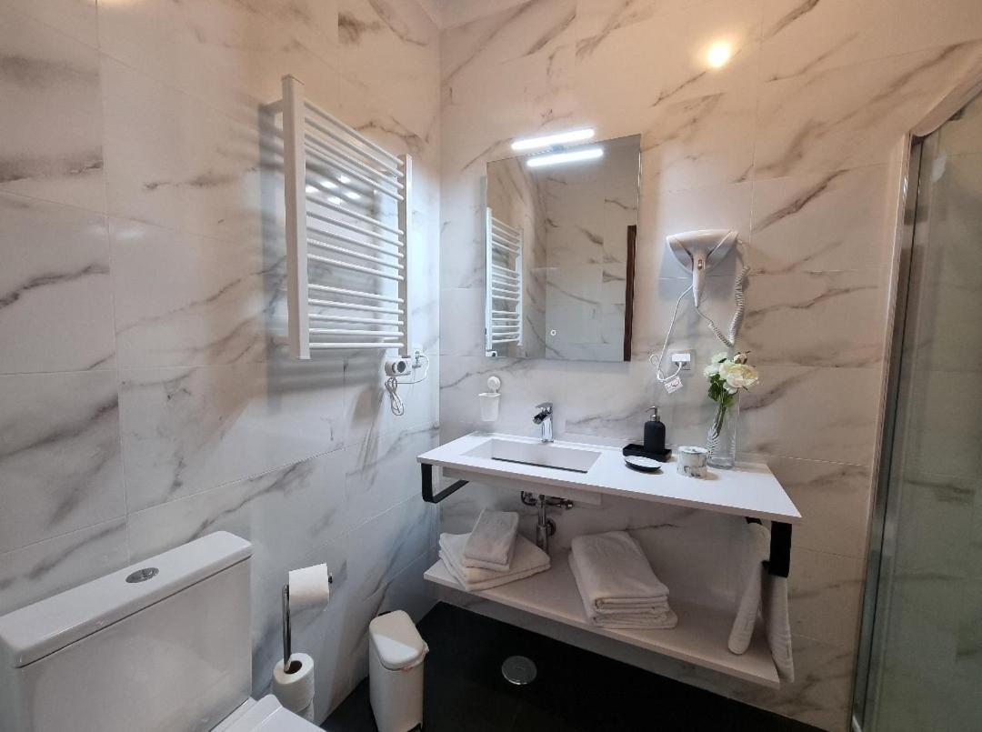 Apartmento Praia Da Dona Ana Lagos Luaran gambar